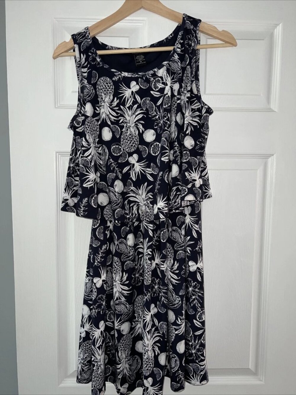 Robert Louis Size M Excellent Condition, Very Elegant